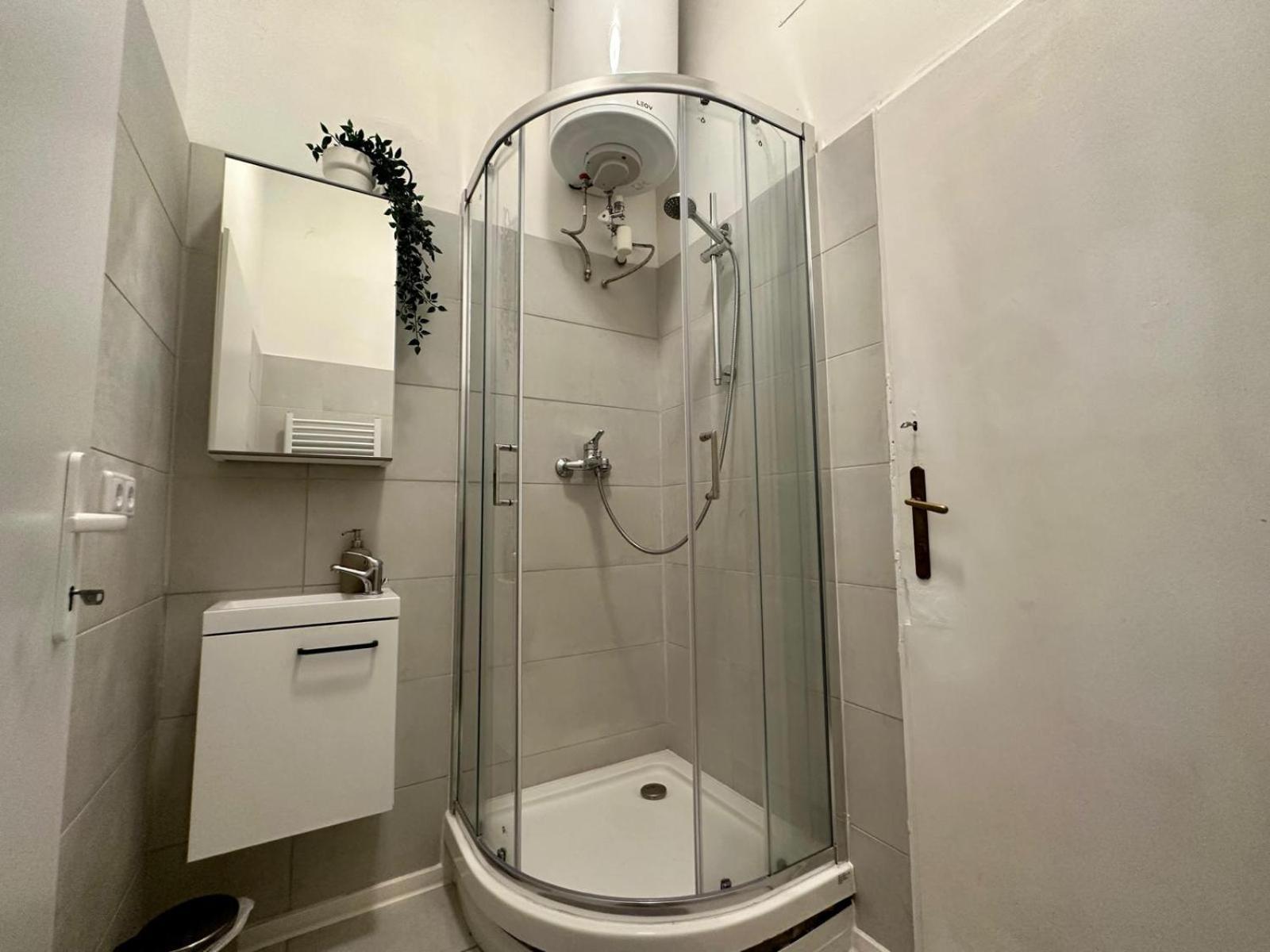 Spacious Apartment, 3 Min To U6 Metro 维也纳 外观 照片